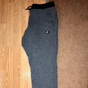 Men’s Nike Fleece jogger sweats.